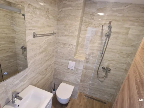 Izdavanje, dvosoban stan, 70m², Radanovići, Kotor - image 14