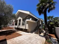 Izdavanje, kuća, 280m², Stari Aerodrom, Podgorica - image 1