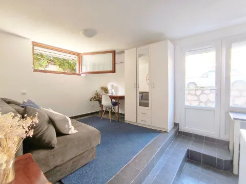 Izdavanje, garsonjera, 25m², Lazi, Budva - image 10