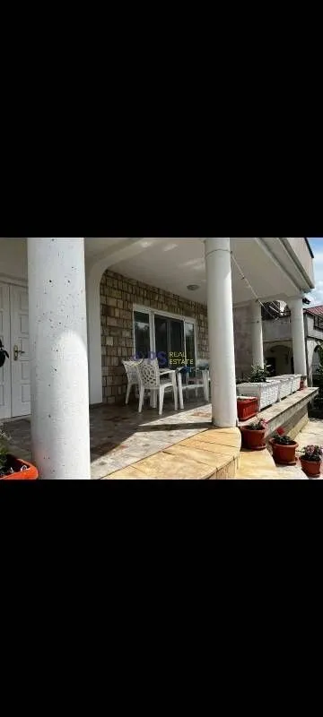 Sale, house, 330m², Bar, Crna Gora