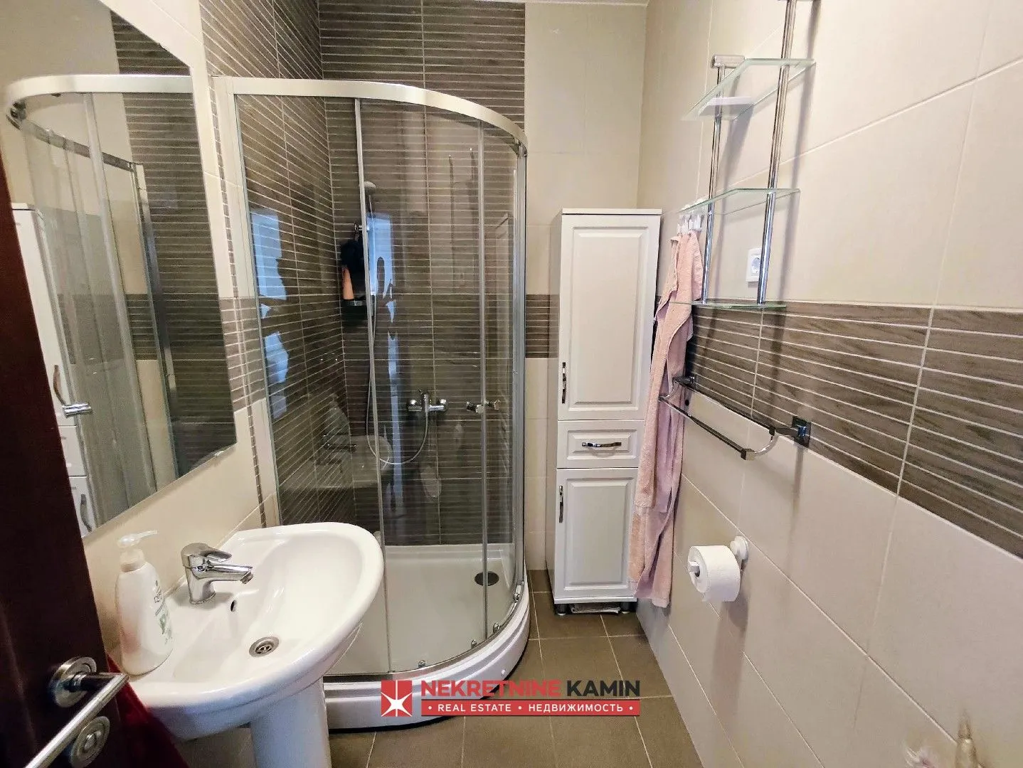 Prodaja, trosoban stan, 114m², Dobrota, Kotor