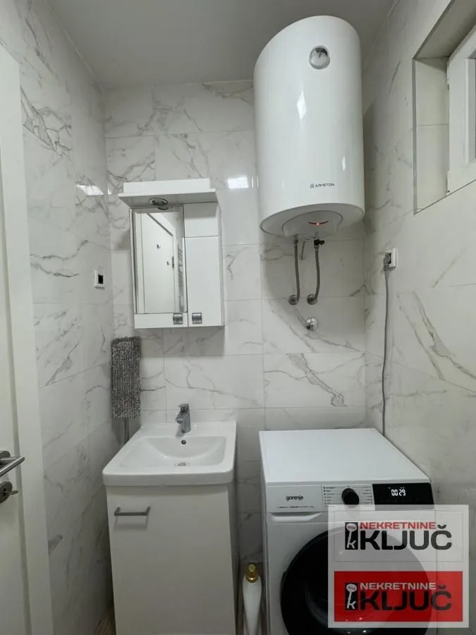 Izdavanje, garsonjera, 25m², Centar, Novi Sad