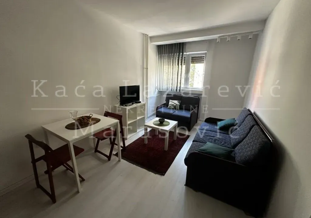 Izdavanje, jednosoban stan, 38m², Kalenić Pijaca, Vračar Sve Podlokacije