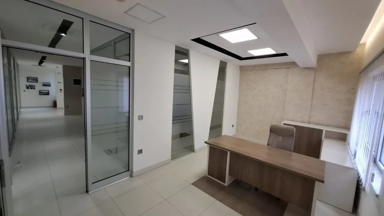 Izdavanje, poslovni prostor, 140m², Rumenka, Novi Sad Sve Podlokacije