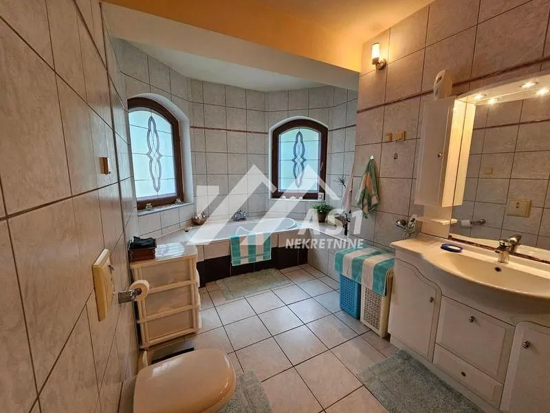 Prodaja, kuća, 336m², Petrovaradin, Novi Sad