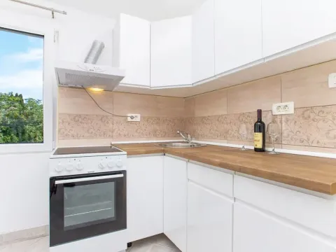 Rent, house, 110m², Tivat, Crna Gora - image 3