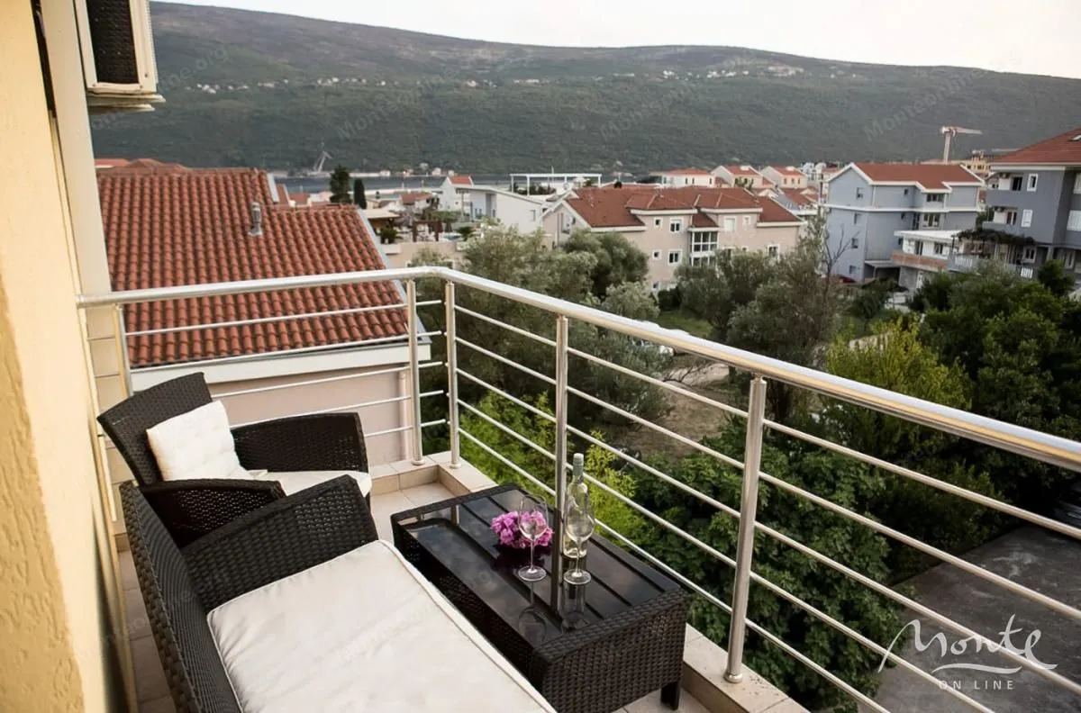 Sale, two bedroom apartment, 82m², Đenovići, Herceg Novi