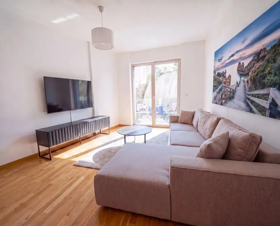 Rent, two bedroom apartment, 55m², Bečići, Budva