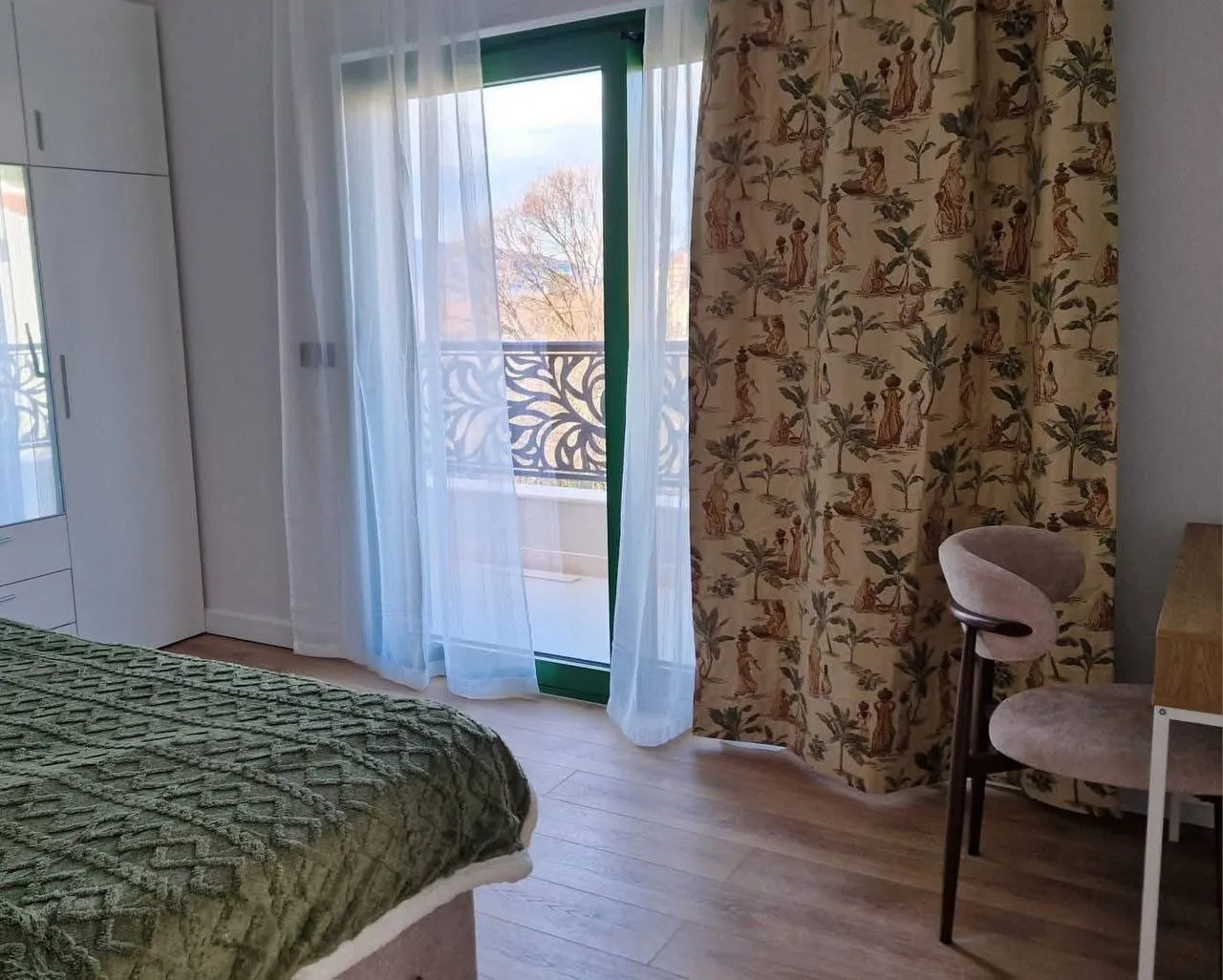 Izdavanje, dvosoban stan, 100m², Donja Lastva, Tivat