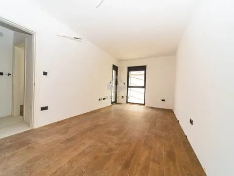 Izdavanje, poslovni prostor, 45m², Centar, Podgorica - image 2