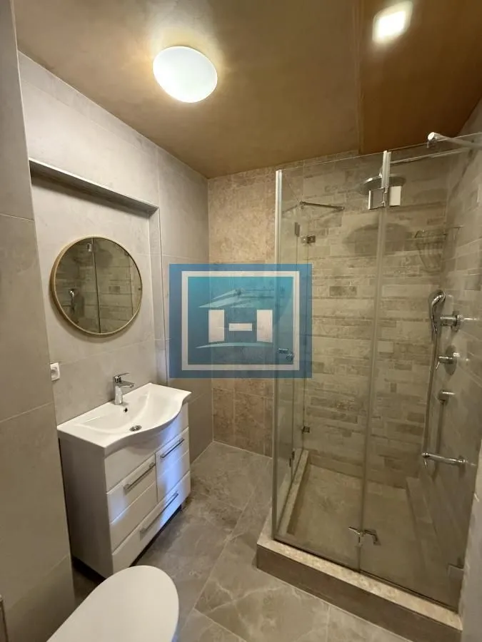Prodaja, jednosoban stan, 77m², Vašarište, Jagodina