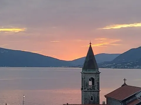 Rent, one bedroom apartment, 20m², Tivat, Crna Gora - image 1