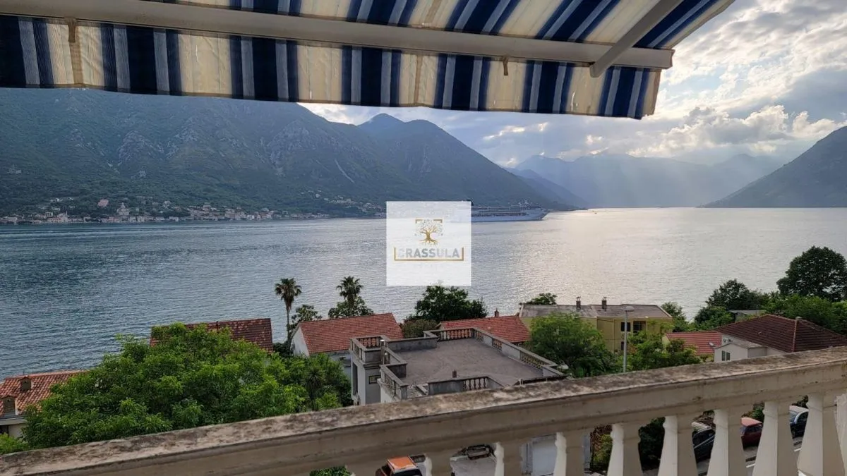 Sale, four bedroom apartment, 95m², Kotor, Crna Gora