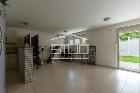 Living room with access to the yard and a dining area. - image 6