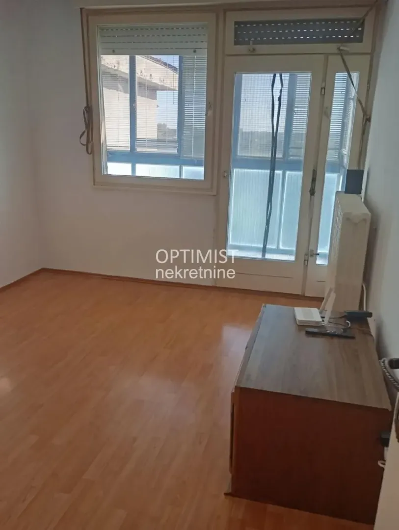 Prodaja, trosoban stan, 75m², Borča 1, Borča Sve Podlokacije