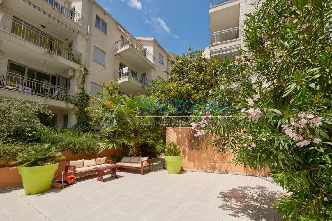 Prodaja, dvosoban stan, 68m², Petrovac, Budva
