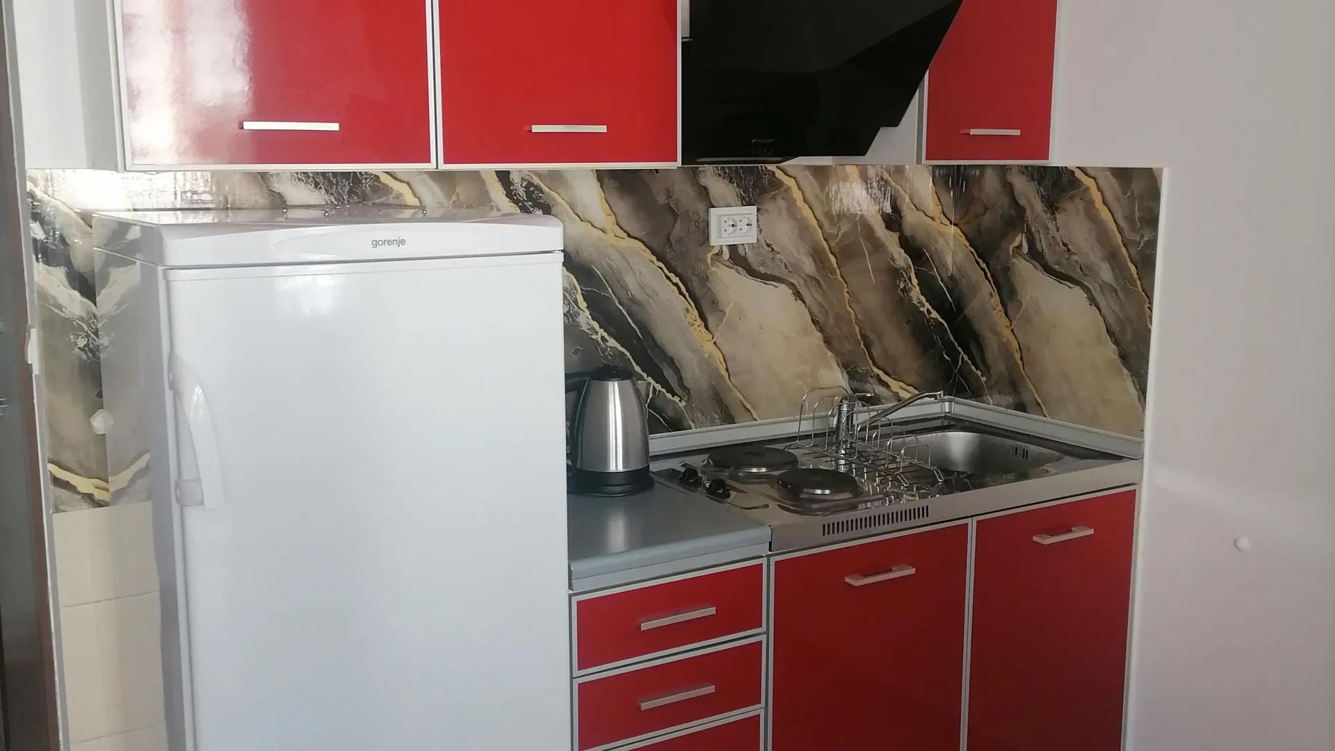 Izdavanje, garsonjera, 30m², Rozino, Budva