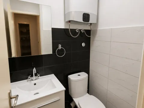 Izdavanje, dvosoban stan, 70m², Pobrežje, Podgorica - image 8
