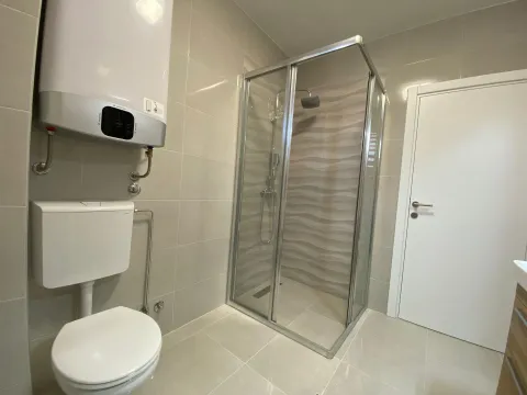 Izdavanje, trosoban stan, 120m², Bečići, Budva - image 9