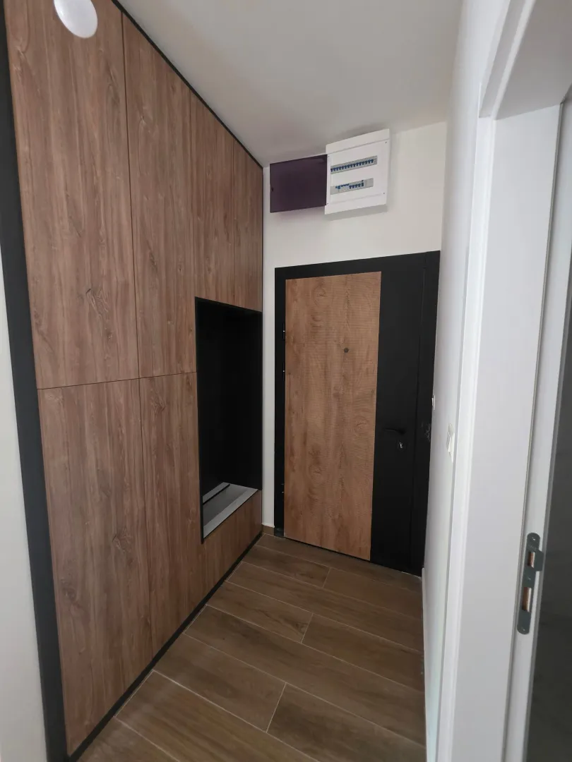 Izdavanje, dvosoban stan, 70m², Pod Goricom, Podgorica