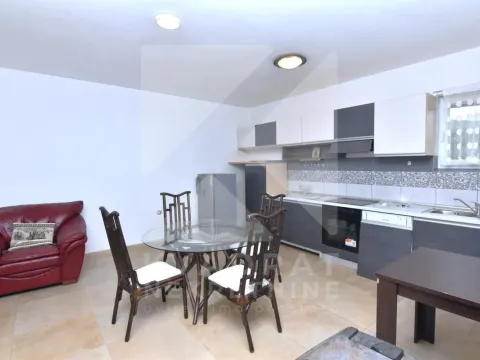 Izdavanje, trosoban stan, 130m², Tološi, Podgorica - image 4