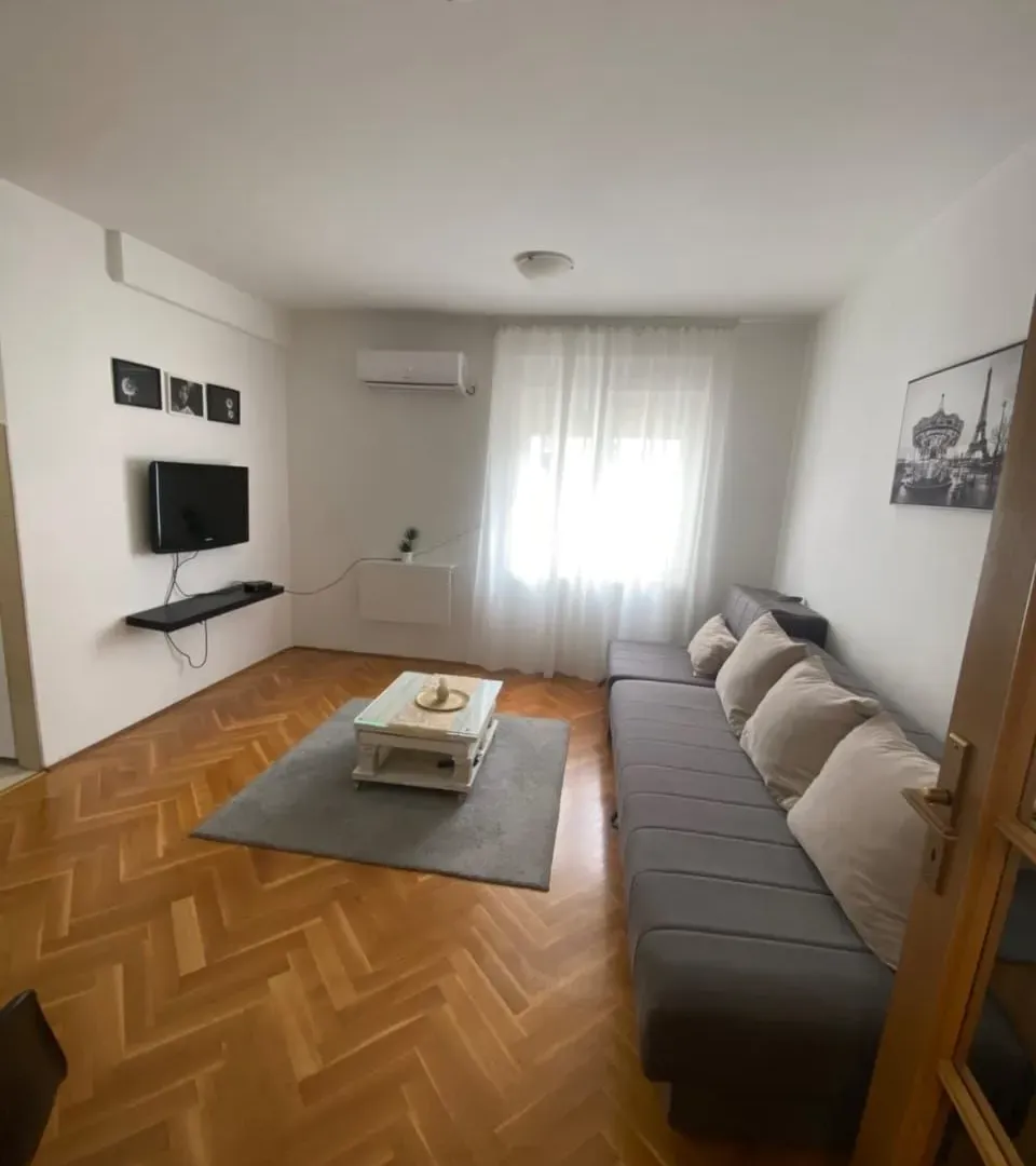 Izdavanje, kuća, 28m², Blok 9, Podgorica