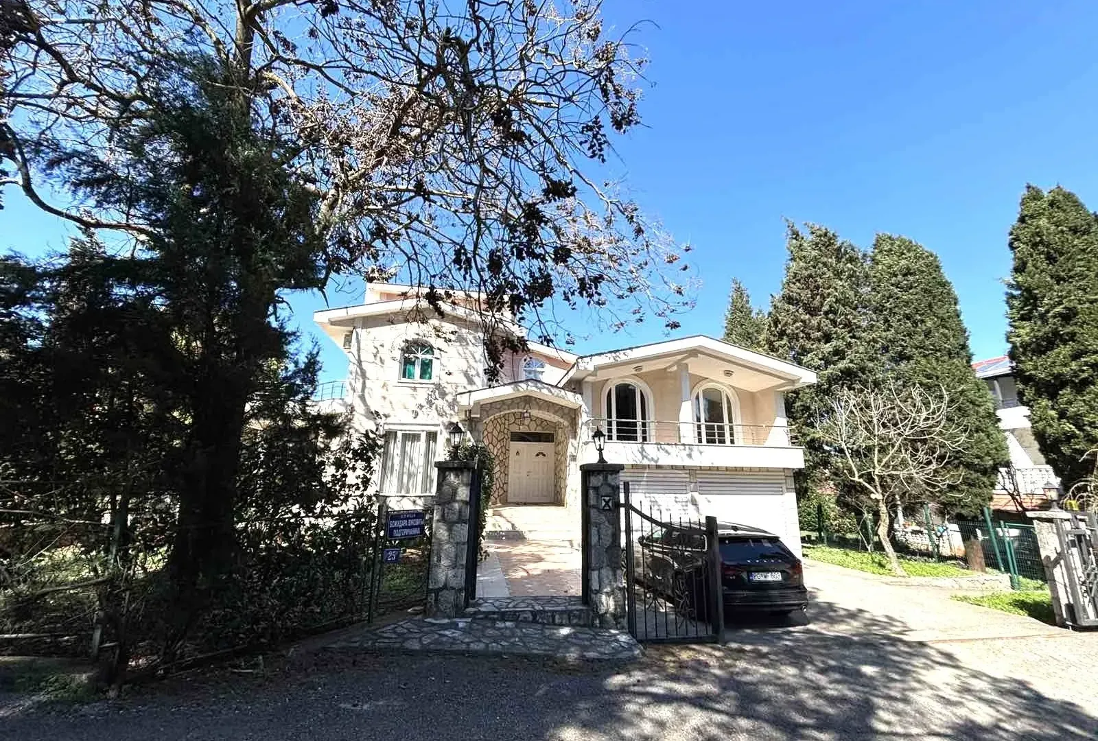 Rent, house, 300m², Zagorič, Podgorica