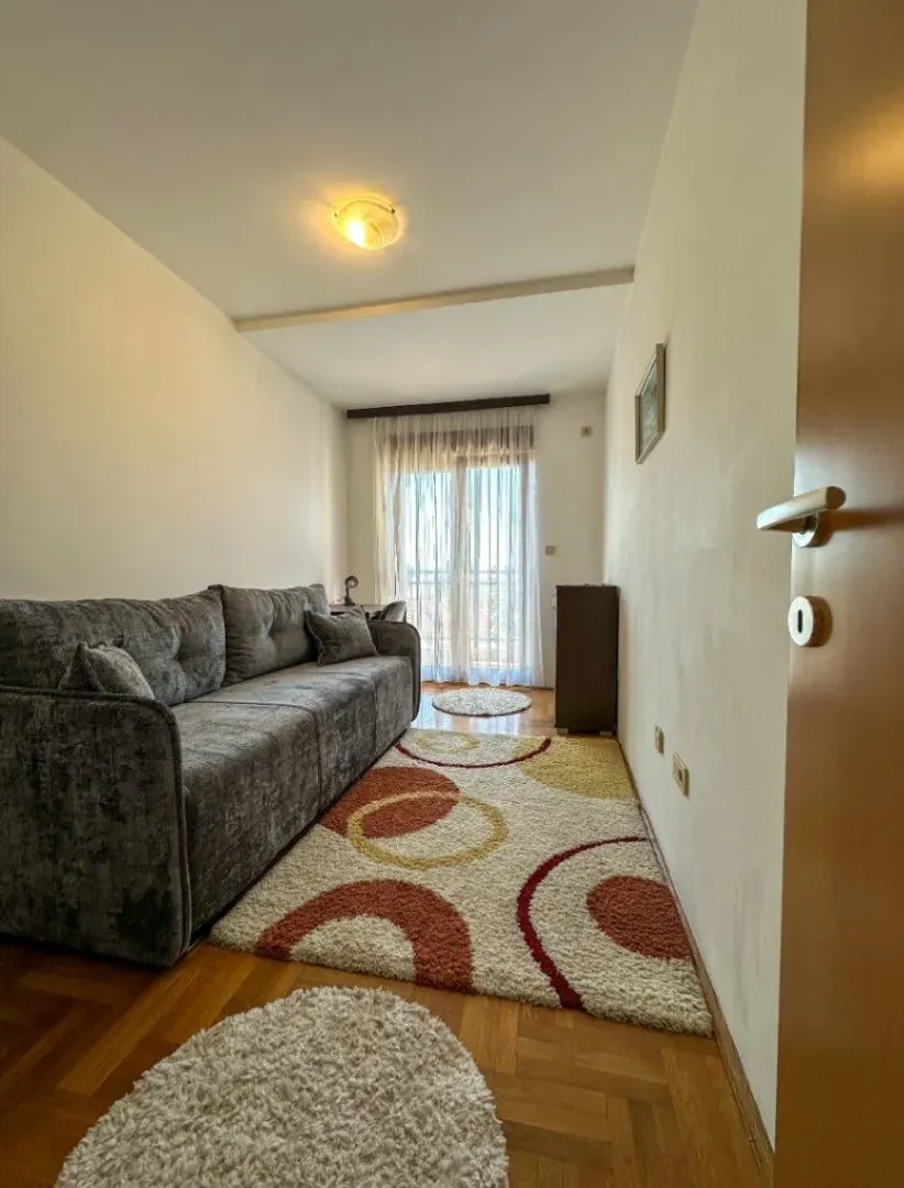 Izdavanje, dvosoban stan, 72m², Stari Aerodrom, Podgorica