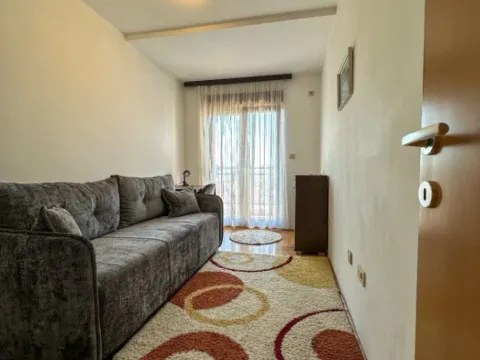 Izdavanje, dvosoban stan, 72m², Stari Aerodrom, Podgorica - image 8