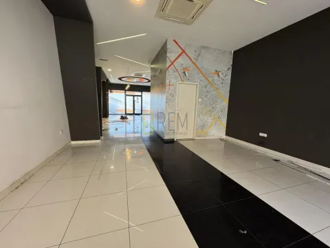 Izdavanje, poslovni prostor, 226m², Preko Morače, Podgorica - image 4