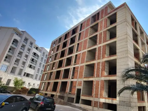 Prodaja, dvosoban stan, 100m², Bečići, Budva - image 1