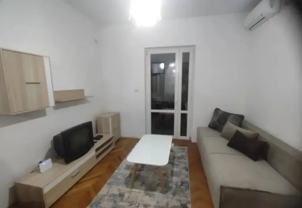 Izdavanje, garsonjera, 34m², Tološka šuma, Podgorica