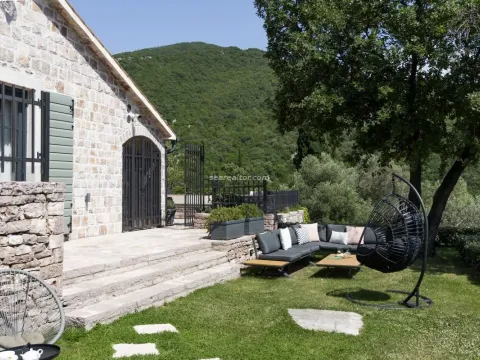 Prodaja, kuća, 293m², Tivat, Crna Gora - image 9