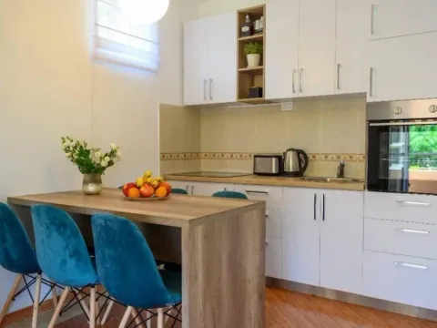 Rent, two bedroom apartment, 60m², Bečići, Budva - image 7