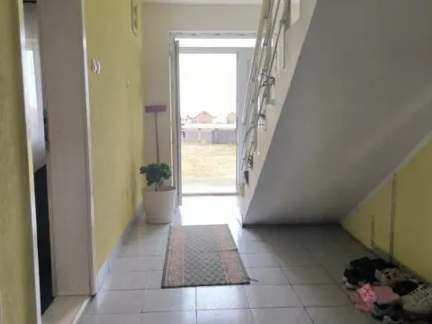 Prodaja, kuća, 194m², Ribare, Jagodina - image 13