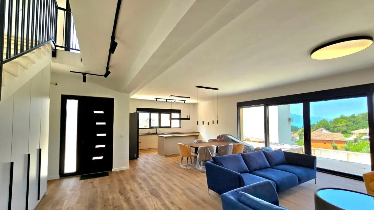 Izdavanje, kuća, 183m², Tivat, Crna Gora