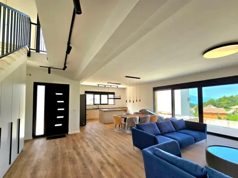 Izdavanje, kuća, 183m², Tivat, Crna Gora - image 1