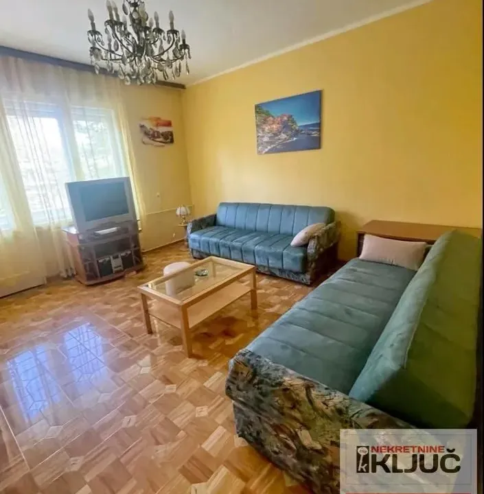 Izdavanje, dvosoban stan, 62m², Centar, Novi Sad