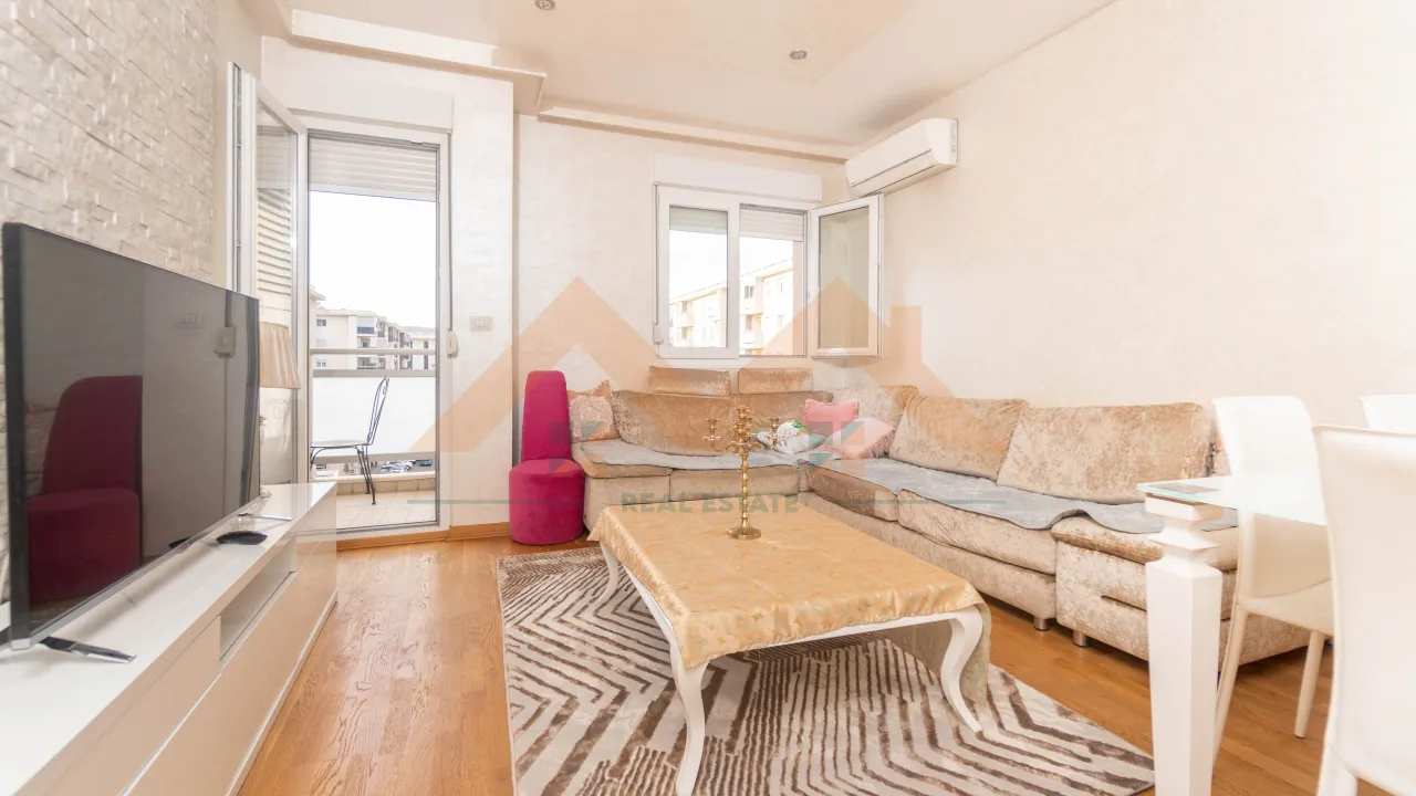 Izdavanje, dvosoban stan, 63m², City Kvart, Podgorica