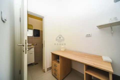 Rent, office space, 102m², City Kvart, Podgorica - image 4