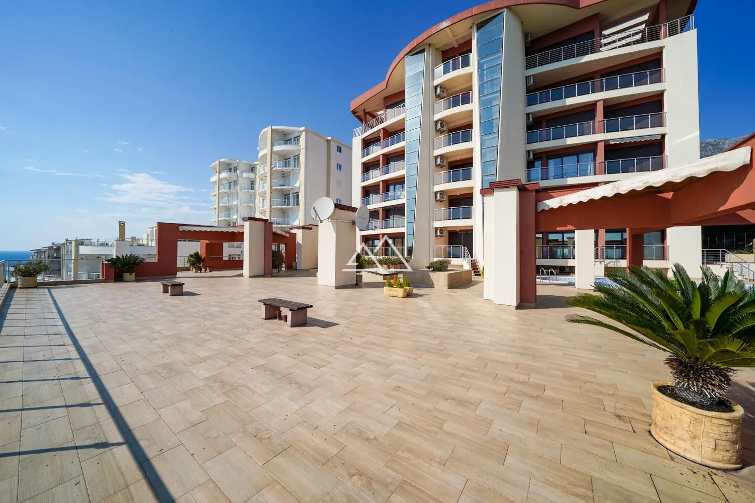 Prodaja, dvosoban stan, 242m², Dobra Voda, Budva