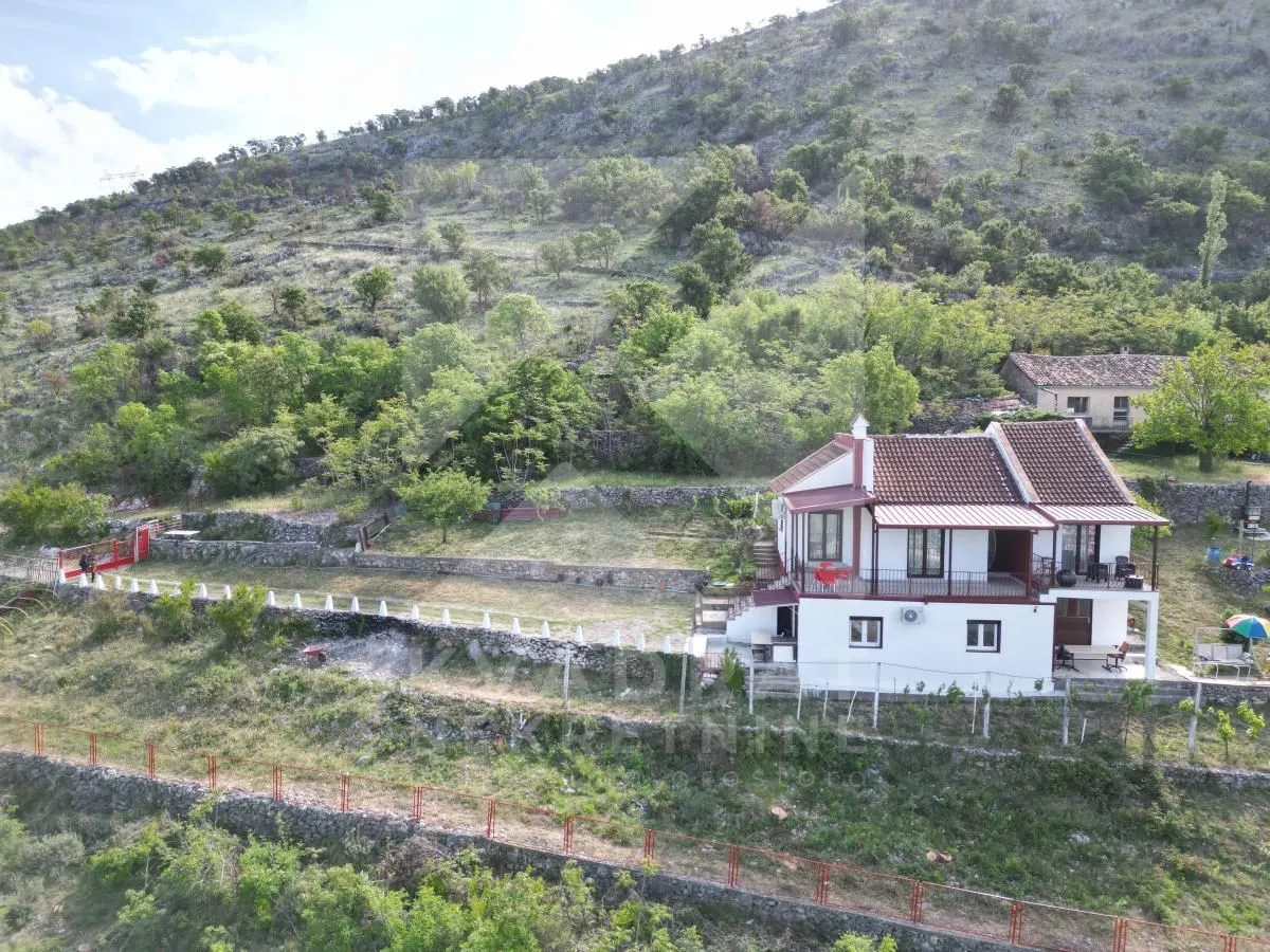 Izdavanje, kuća, 130m², Zlatica, Podgorica