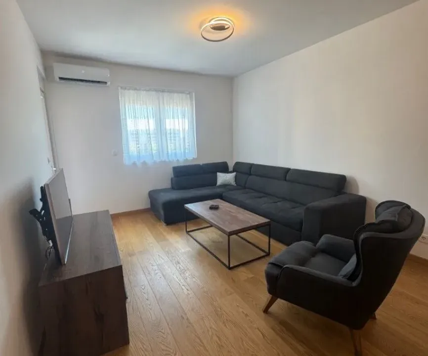 Izdavanje, dvosoban stan, 72m², New City, Podgorica