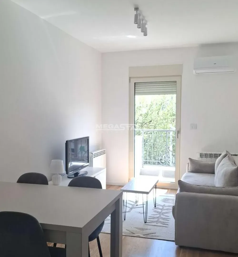 Rent, one bedroom apartment, 39m², Đeram Pijaca, Beograd