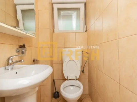 Izdavanje, poslovni prostor, 65m², Stari Aerodrom, Podgorica - image 9