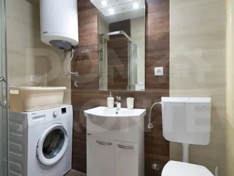 Rent, two bedroom apartment, 75m², Tivat, Crna Gora - image 11