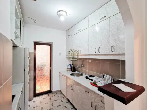 Izdavanje, poslovni prostor, 49m², Lepa Kata, Podgorica - image 5