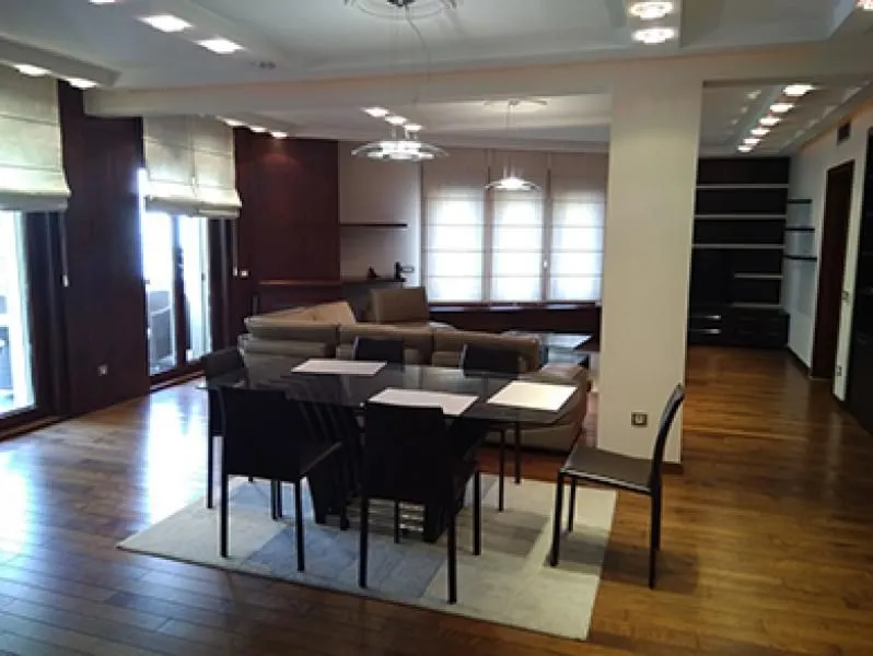 Izdavanje, četvorosoban stan, 270m², Vračar Hram, Vračar Sve Podlokacije