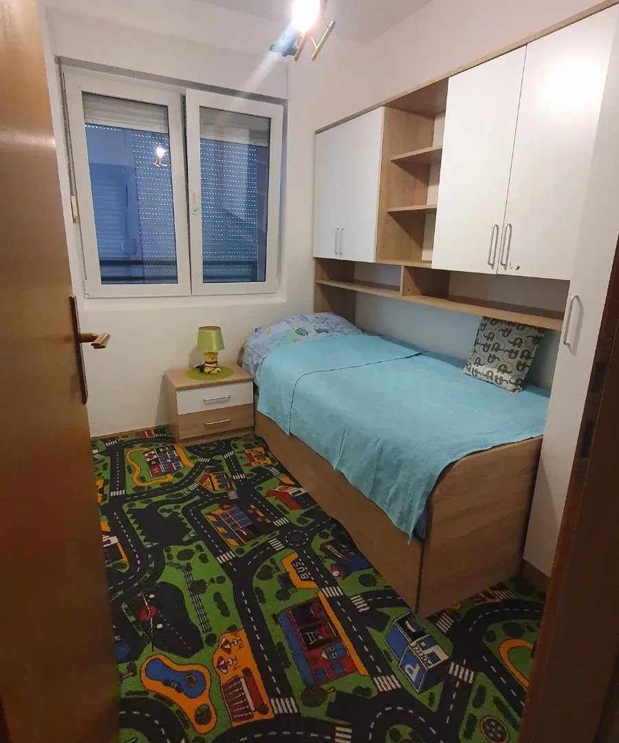 Izdavanje, dvosoban stan, 63m², Blok 9, Podgorica