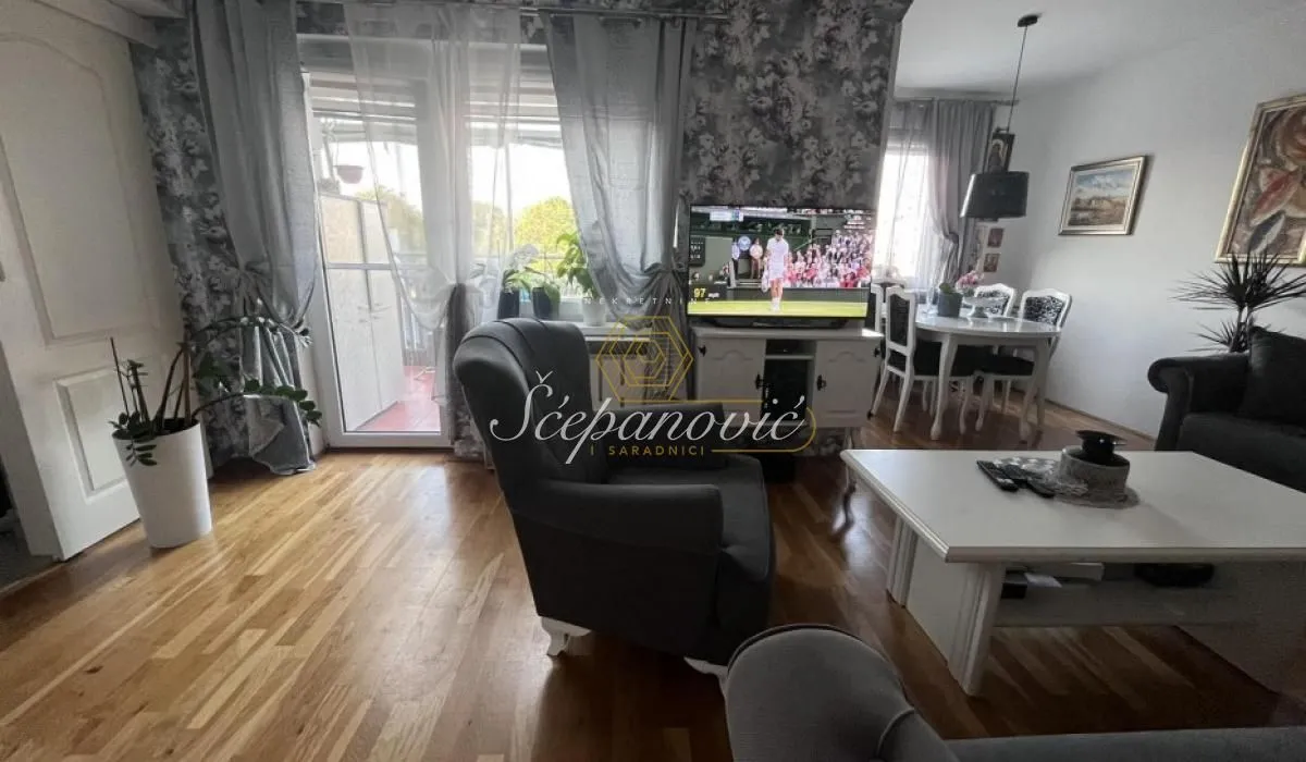 Prodaja, trosoban stan, 75m², Petrovaradin, Novi Sad